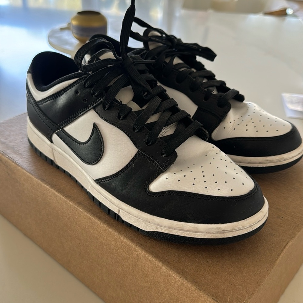 Excellent condition Men’s Nike Panda 9.5